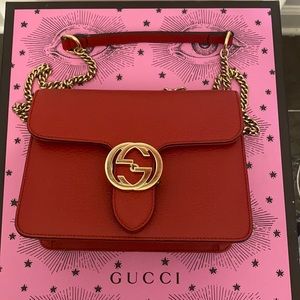 Red Gucci crossbody in excellent condition